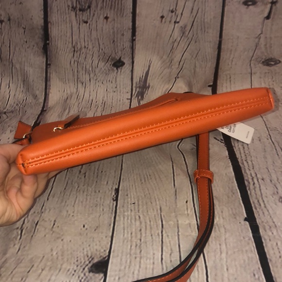 NEW! Brentano Orange Crossbody Bag ๐๐ - Picture 4 of 10